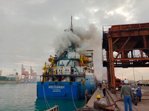 Kapal Pengangkut Pupuk Pusri Terbakar di Ciwandan Kota Cilegon