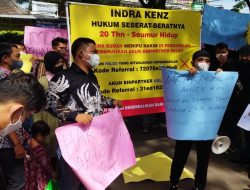 Puluhan Korban Binomo Demo di PN Tangerang, Minta Indra Kenz Dipenjara 20 Tahun