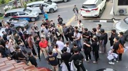 Vonis Indra Kenz Ditunda, Puluhan Korban Ngamuk di PN Tangerang