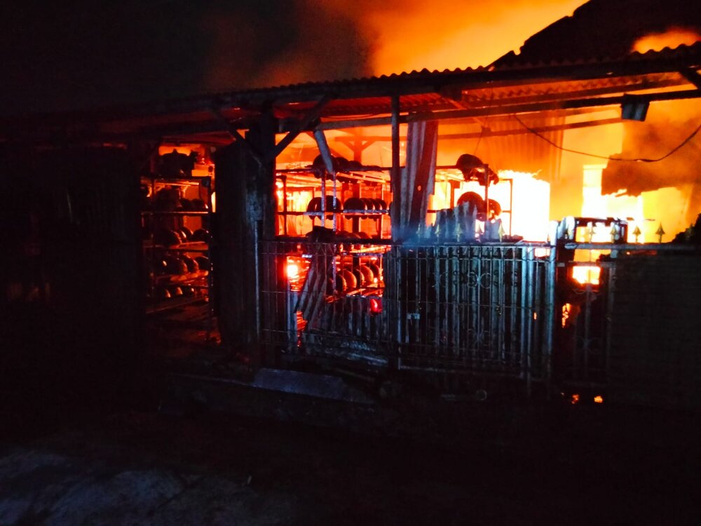 Perusahaan Sepatu dan Helm di Kabupaten Tangerang Kebakaran