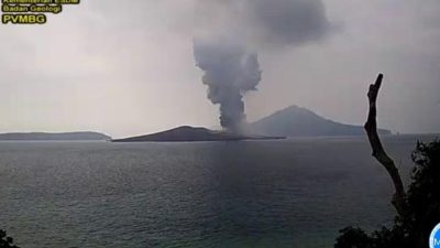 Gunung Anak Krakatau 4 Kali Meletus, Status Masih Siaga