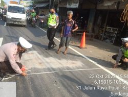 Remaja Bonceng Tiga Adu Kerbau dengan Truk di Sindang Jaya Tangerang, Satu Tewas