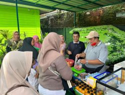 Emak-emak Serbu Bazar Sembako Murah di Koramil Ciledug