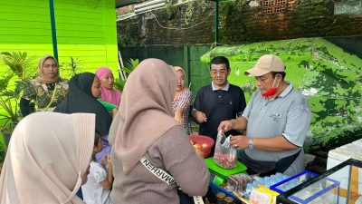 Emak-emak Serbu Bazar Sembako Murah di Koramil Ciledug