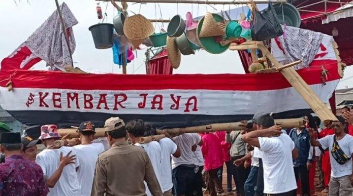 Ratusan Nelayan Meriahkan Acara Larung Sesaji di Kosambi Tangerang