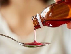 Daftar Obat Sirup yang Dilarang Diresepkan Dokter dan Dijual di Apotek