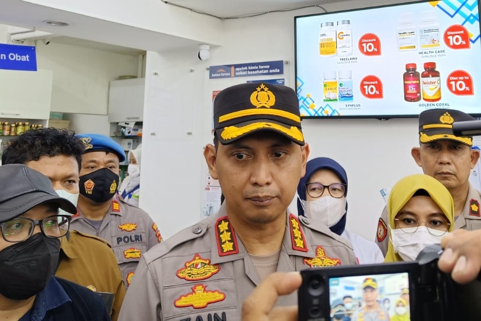 Polisi Sisir Apotek di Kota Tangerang Pastikan Tidak Jual 5 Obat Sirup yang Dilarang BPOM