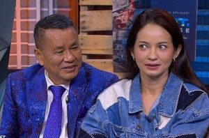 Kepincut Kecantikan, Hotman Paris Undang Enzy Storia ke Beach Club