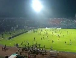 Tak Terima Arema Dikalahkan Persebaya, Ribuan Suporter Ngamuk di Kanjuruhan