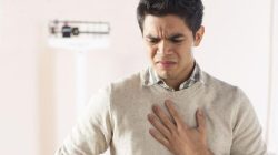 Aritmia adalah salah satu penyakit yang menyerang jantung. Tanda aritmia yang paling umum adalah saat terjadi detak jantung yang tidak teratur.