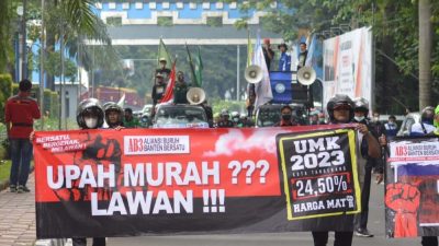 Tuntut UMK 2023 Naik 24,5%, Ribuan Buruh Long March Geruduk Wali Kota Tangerang
