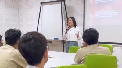 Aktris Cantik Asal Tangerang Prilly Latuconsina, Ngajar di Fisipol UGM
