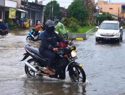 Banjir Rendam Perumahan Villa Tangerang Elok dan Permata Pasar Kemis