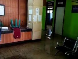 Warga Gagal Urus Dokumen Pernikahan Karena Kantor Desa Gelam Jaya Kebanjiran