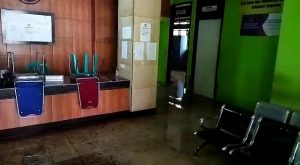 Warga Gagal Urus Dokumen Pernikahan Karena Kantor Desa Gelam Jaya Kebanjiran