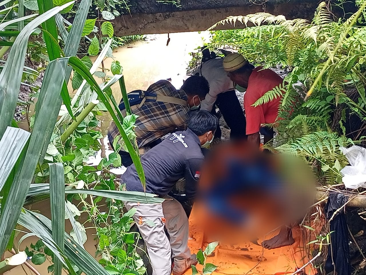 Mayat Pria Tanpa Identitas Ditemukan Warga di Sungai Solear Tangerang, Wajahnya Luka