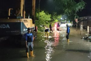 Dinsos Kota Tangerang Salurkan 300 Nasi Bungkus untuk Korban Banjir