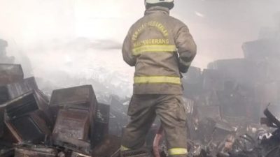 Diduga Korsleting Listrik, Pergudangan Pantai Indah Dadap Kabupaten Tangerang Kebakaran