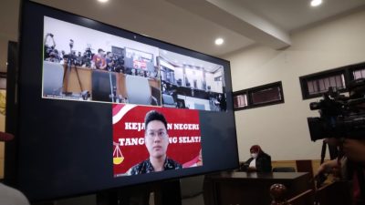 Hakim PN Tangerang Vonis Indra Kenz 10 Tahun Penjara dan Denda Rp5 Miliar