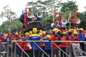 Massa Buruh Desak Bupati Tangerang Rekomendasikan UMK 2023 Naik 24,50 Persen