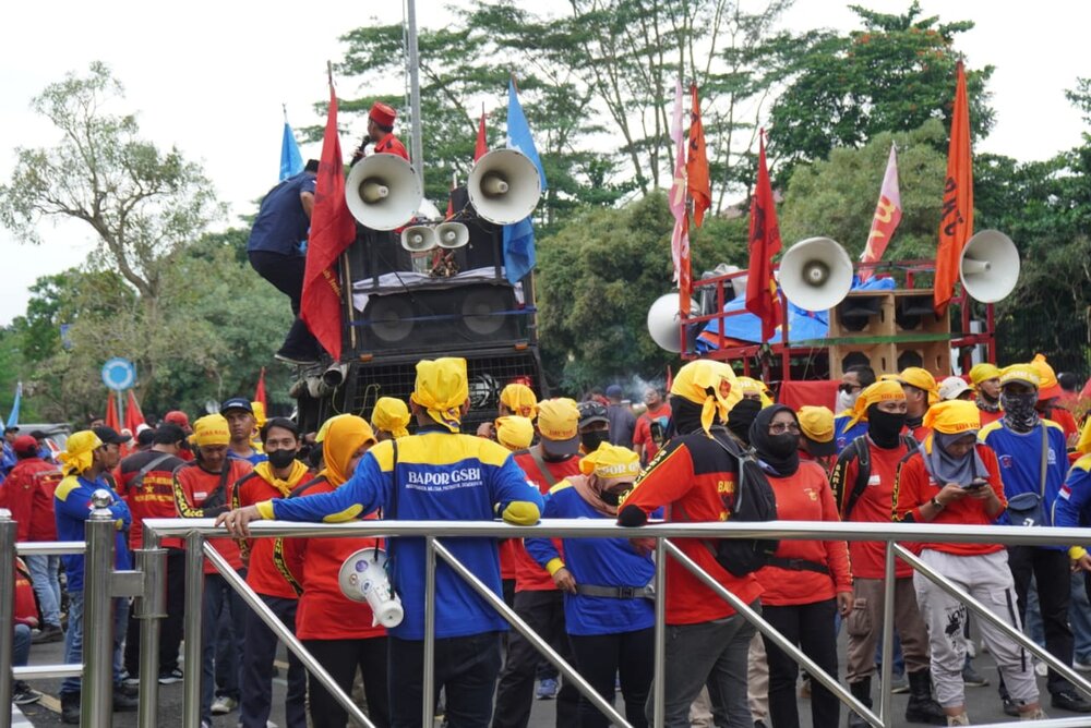 Massa Buruh Desak Bupati Tangerang Rekomendasikan UMK 2023 Naik 24,50 Persen