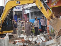 Mau Ada Flyover Cisauk, 50 Bangunan Usaha Dibongkar