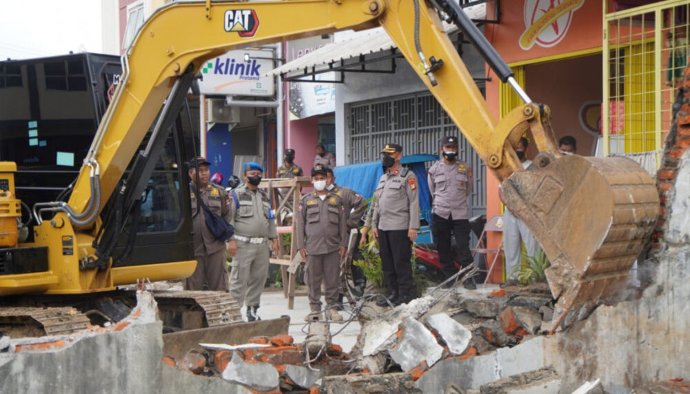 Mau Ada Flyover Cisauk, 50 Bangunan Usaha Dibongkar