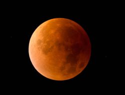 Ini Tata Cara Salat Gerhana Bulan Lengkap Beserta Bacaannya