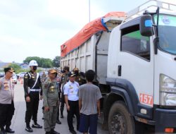 Petugas Gabungan di Tangerang Gelar Pengawasan Jam Operasional Truk Tanah
