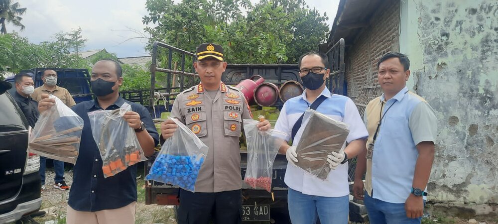 Raup Rp200 Juta selama 4 Bulan, Polisi Bongkar Praktik Elpiji Oplosan di Kampung Melayu Tangerang