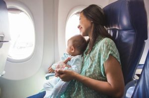 6 Tips Membawa Anak Kecil Naik Pesawat agar Nyaman