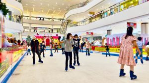 Rasakan Liburan Seru Main Ice Skating di Mal Ciputra Tangerang