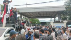 Bonus Akhir Tahun Dikurangi Sepihak, Ribuan Buruh PEMI Demo di Balaraja Tangerang