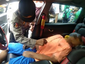 Mobil Honda BRV Melaju Zig-zag dan Tabrak Motor di Cipondoh Tangerang