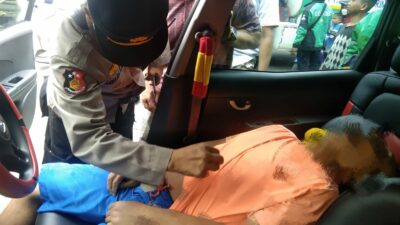 Mobil Honda BRV Melaju Zig-zag dan Tabrak Motor di Cipondoh Tangerang