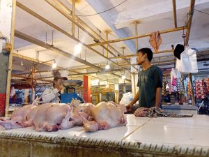 Jelang Nataru, Harga Daging Ayam di Pasar Tangerang Malah Turun