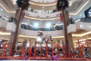 Ada Atraksi Barongsai dan Hoki Panda Live Show di Tangcity Mal