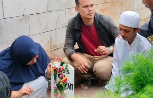 Balita 2 Tahun di Pondok Aren Tangsel Terseret Arus Saluran Air saat Mandi Hujan