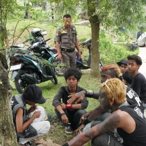 10 Anak Punk yang Berkeliaran di Kawasan Pemkab Tangerang Diangkut Satpol PP