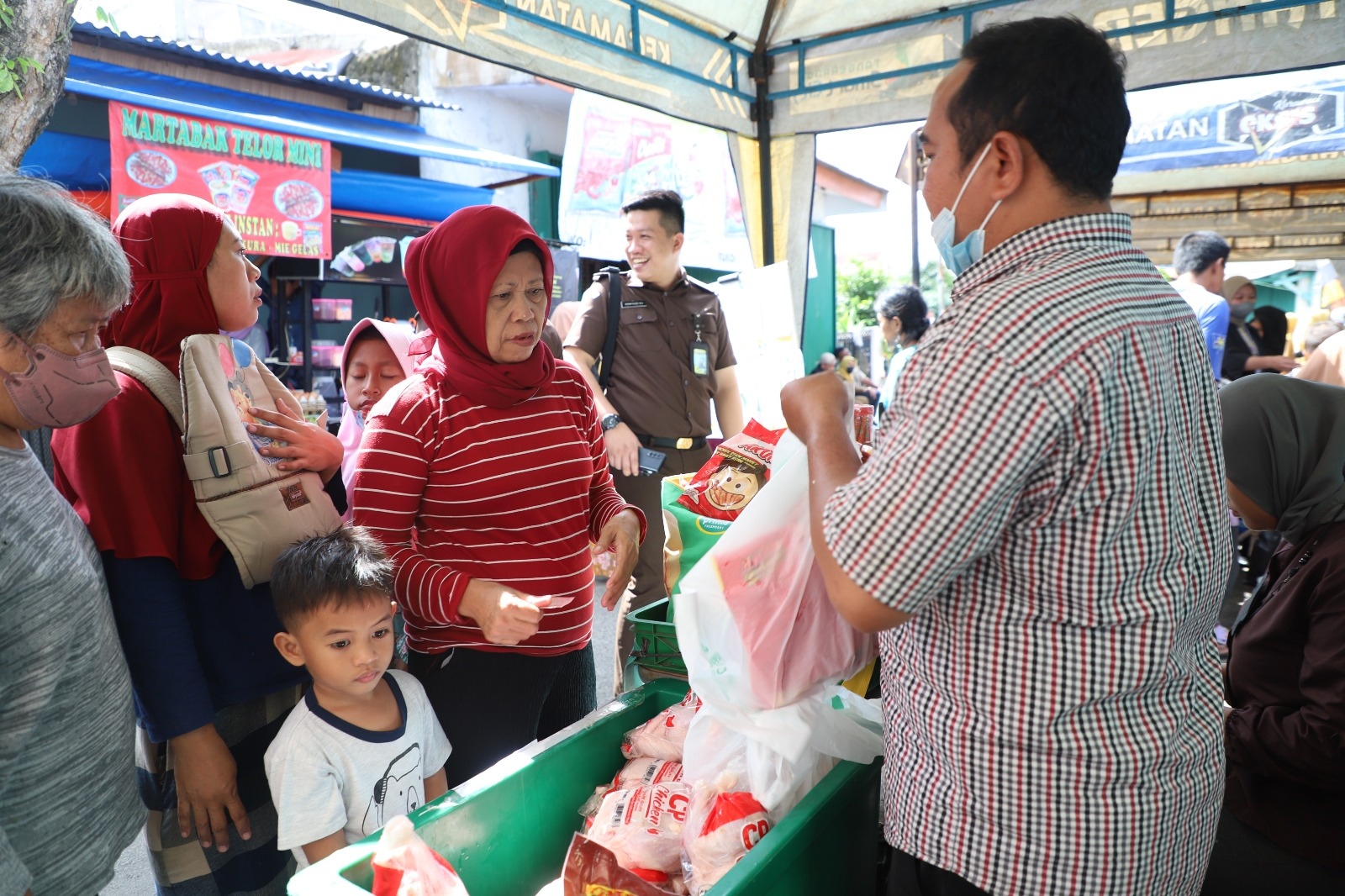 Harga Lebih Murah, Gebyar Bazar Forkopimda Kota Tangerang Diserbu Warga