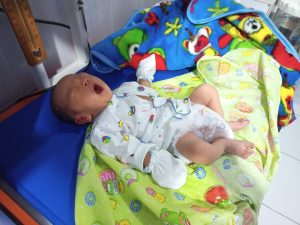 Tukang Ojek Temukan Bayi Laki-laki dalam Kardus di Solear Tangerang
