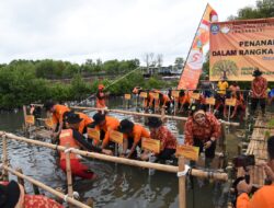Jaga Kelestarian Lingkunga, Basarnas Tanam 1.000 Mangrove di Tanjung Pasir Tangerang