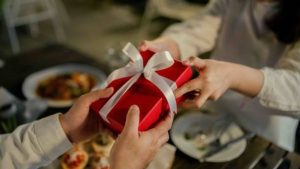 Hukum Menerima Coklat Valentine dalam Islam menurut Buya Yahya