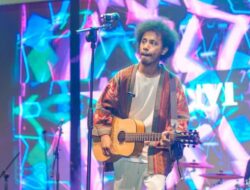 Lirik Lagu Komang yang Viral di Tiktok dari Raim Laode