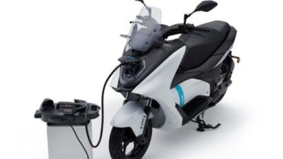 Motor Listrik Berkecepatan 35 KM/Jam Wajib Dilengkapi SIM C dan Pengguna Pakai Helm