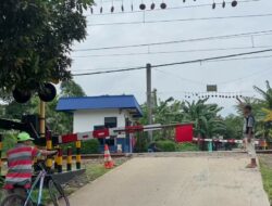 Palang Pintu Jalan Perlintasan Kereta di Tangerang Patah Karena Tak Terawat