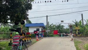 Palang Pintu Jalan Perlintasan Kereta di Tangerang Patah Karena Tak Terawat