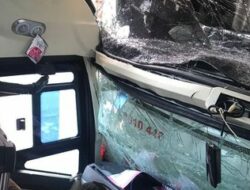 Bus Rombongan dari SMPN 4 Tangerang Tabrakan Beruntun di Tol Japek KM 18