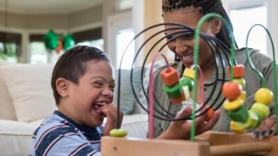 Bukan Cuma Mata Sipit, Ini Ciri-ciri Down Syndrome Sejak Bayi