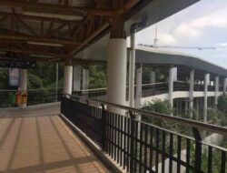 Warganet Sebut Skywalk Stasiun Cisauk Terlalu Panjang dan Bikin Capek
